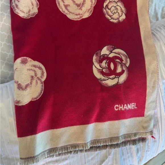 Chanel Red and Cream Floral Stole - Picture 2 of 2